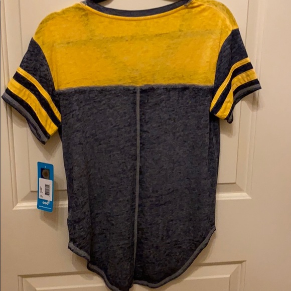 Athletic team apparel size Junior medium - Picture 3 of 4